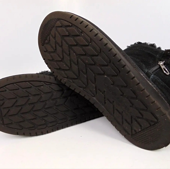 Kookaburra UGG Girl's Seude Leather Aribel Boots by UGG - Picture 13 of 13